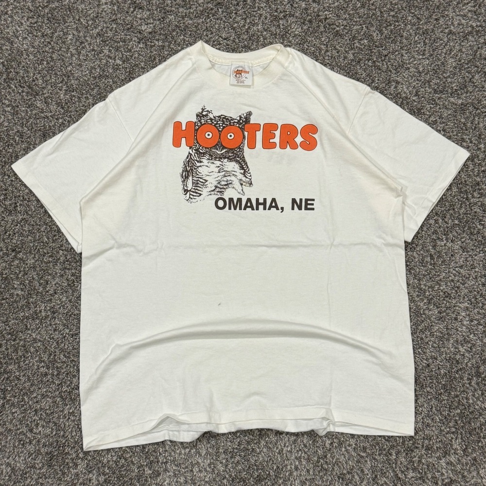 Vintage 90s Hooters Omaha Nebraska T-Shirt Mens XL Single Stitch Made in USA Owl